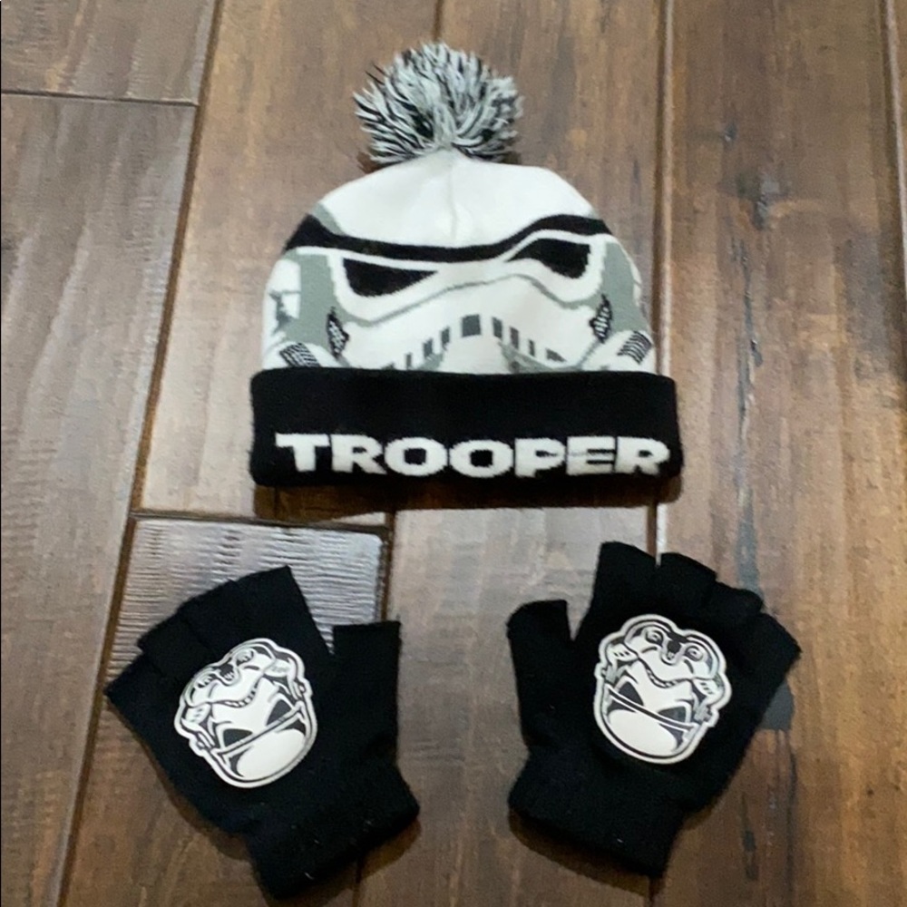 Kids Star Wars Storm Trooper hat and gloves
